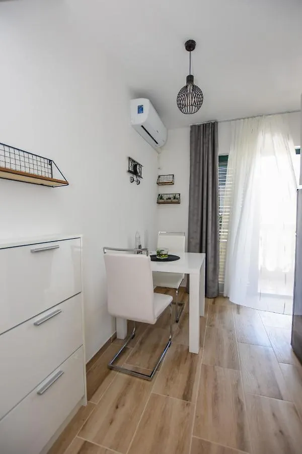 Apartmani Plazibat Mandre