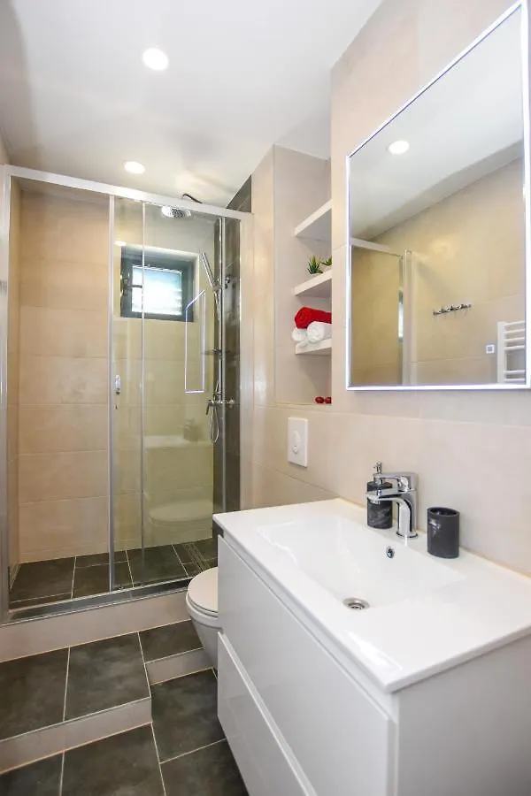 Apartmani Plazibat 曼德雷 克罗地亚