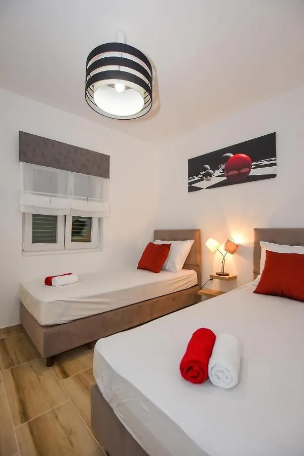 Apartmani Plazibat Mandre 0*,