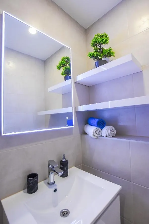 Apartmani Plazibat Mandre 0*,  Croatia