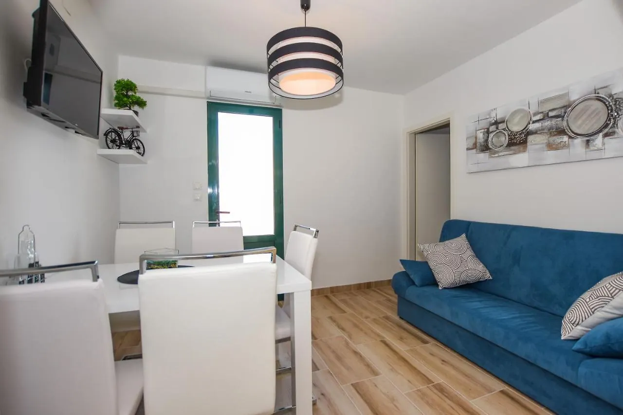 Apartment Apartmani Plazibat Mandre
