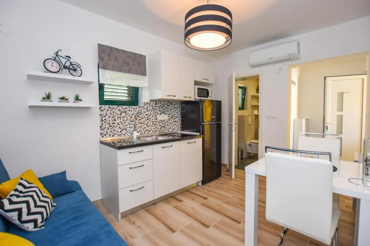 Apartmani Plazibat Mandre Apartment