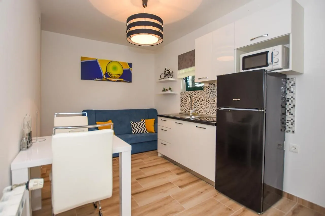 Apartment Apartmani Plazibat Mandre