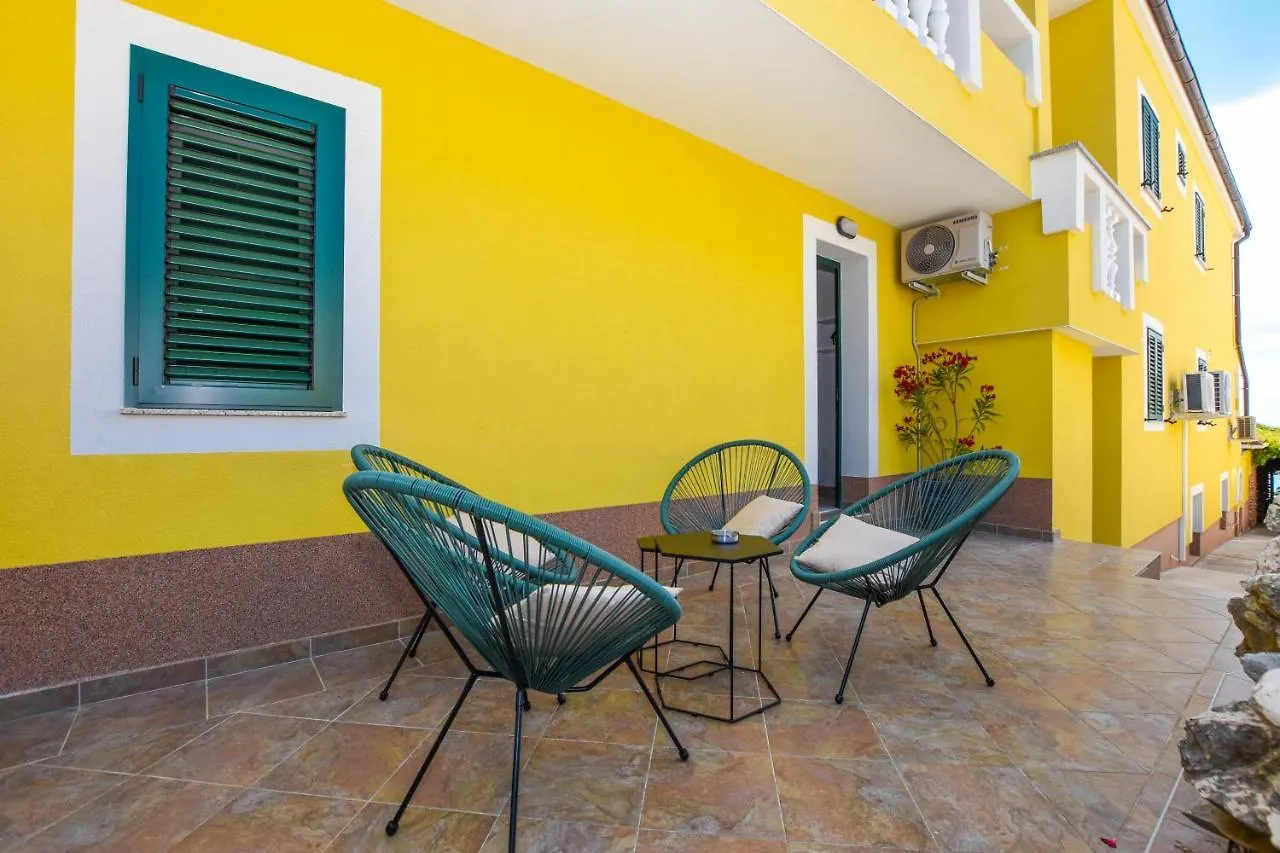 Apartment Apartmani Plazibat Mandre