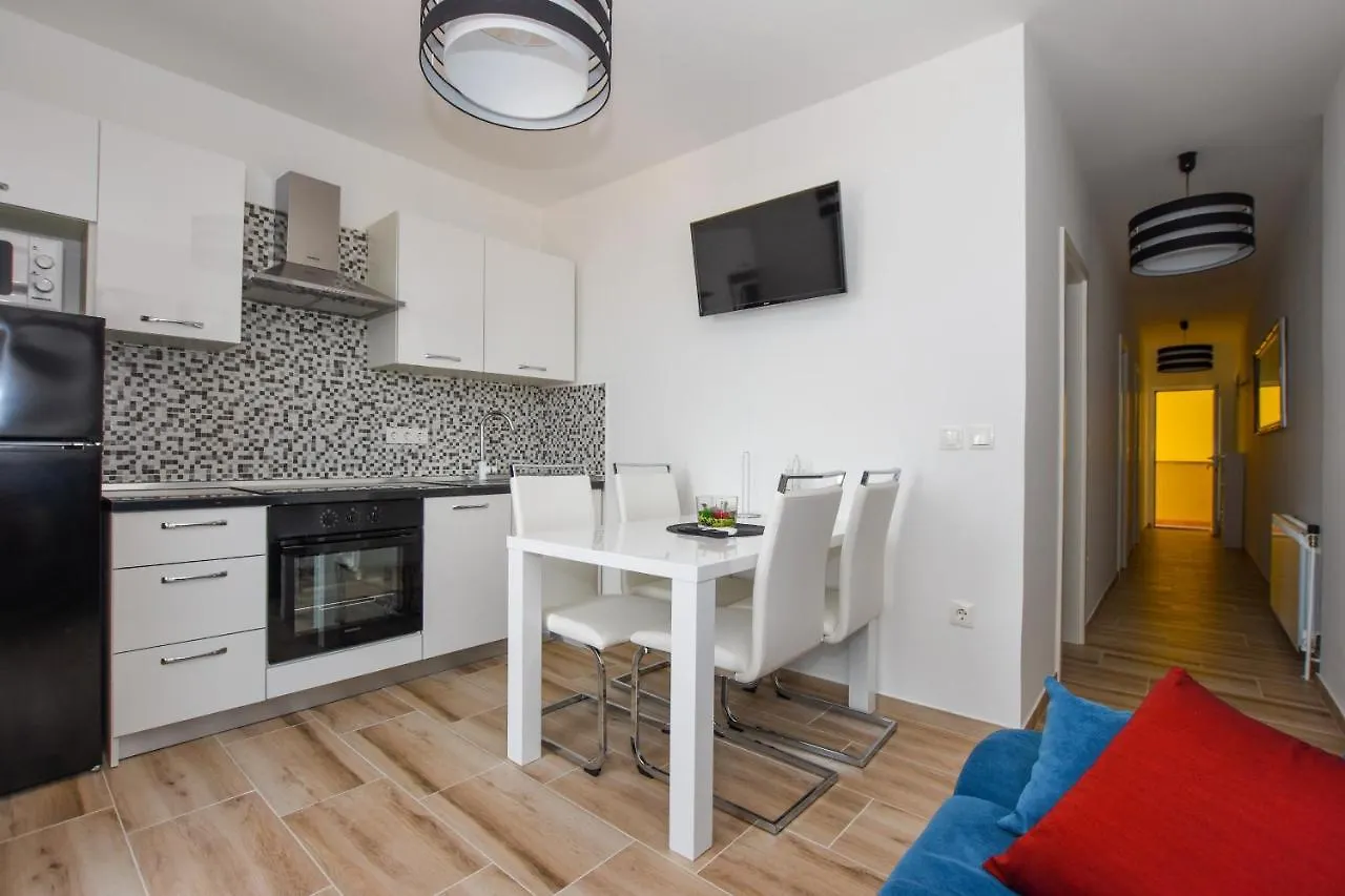 Apartmani Plazibat Mandre 0*,  Croatia