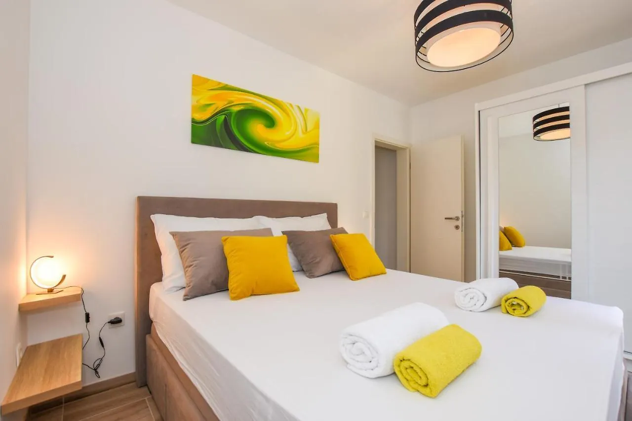 Apartmani Plazibat Mandre 0*,